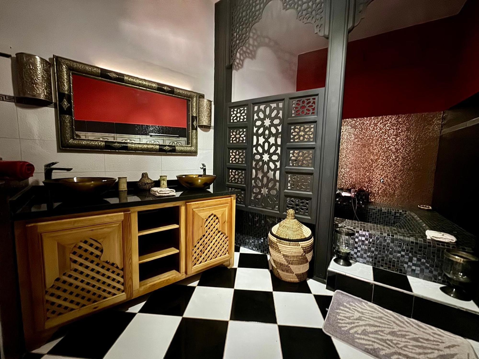 Jenny Lynn Hotel Tazrou Exterior photo