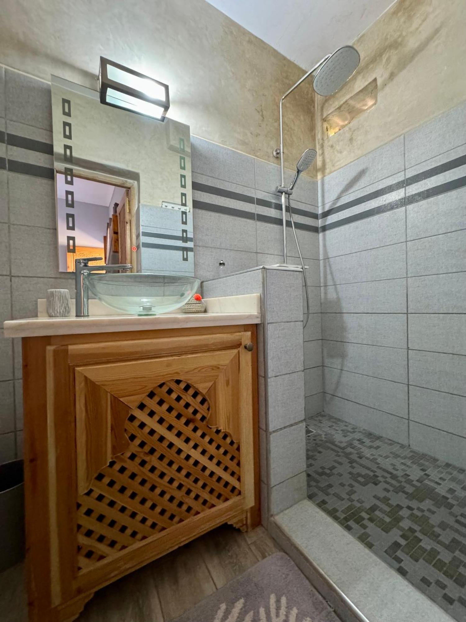 Jenny Lynn Hotel Tazrou Exterior photo