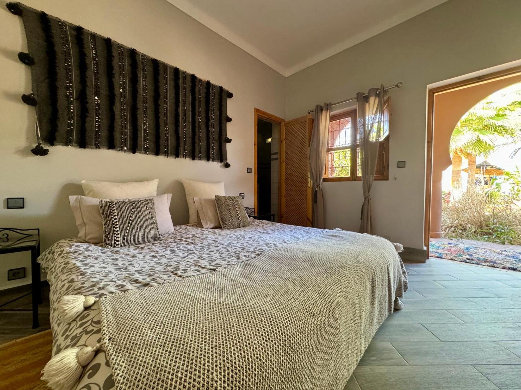 Jenny Lynn Hotel Tazrou Room photo